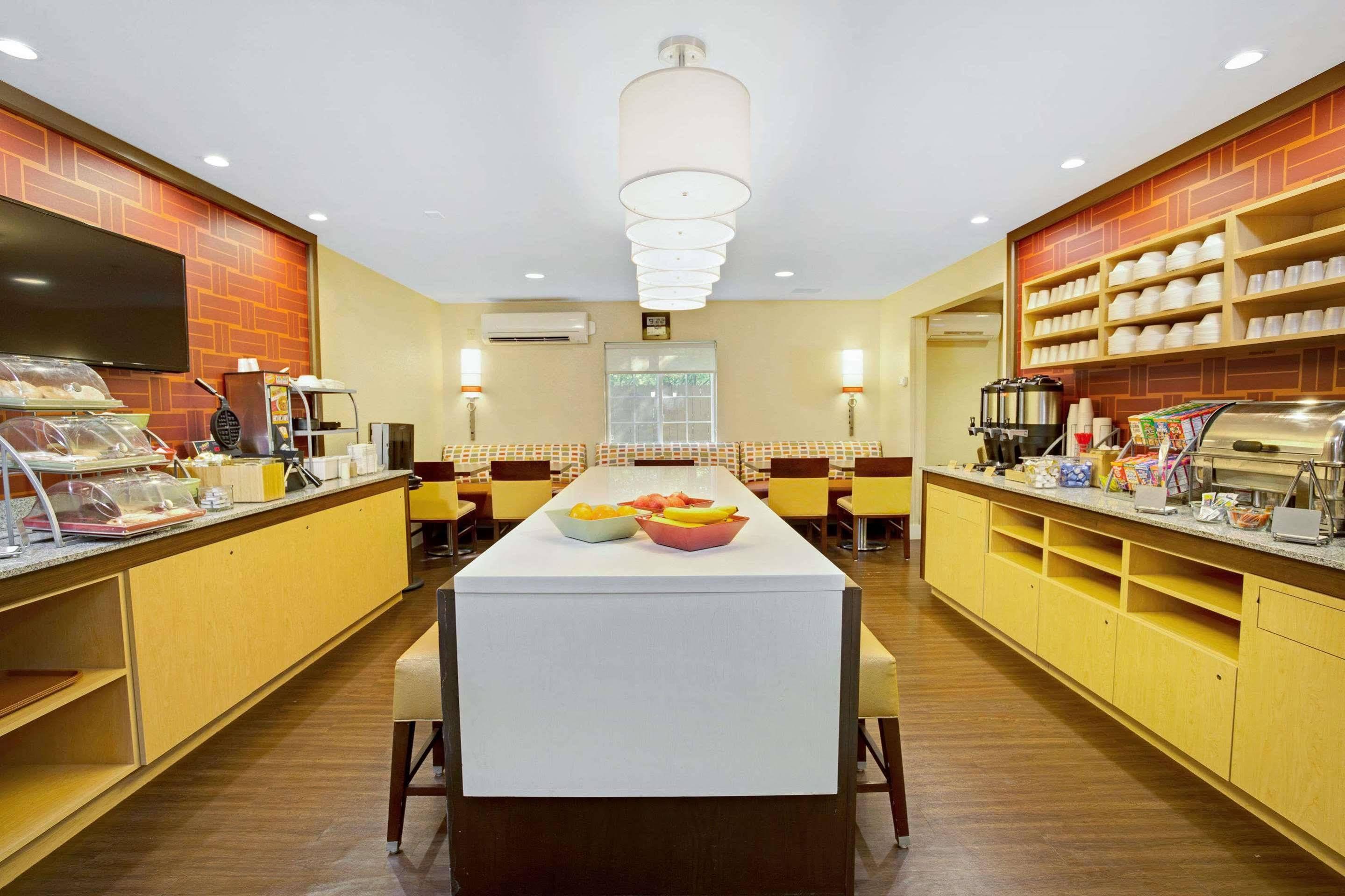 Hotel Mainstay Cincinnati 3*